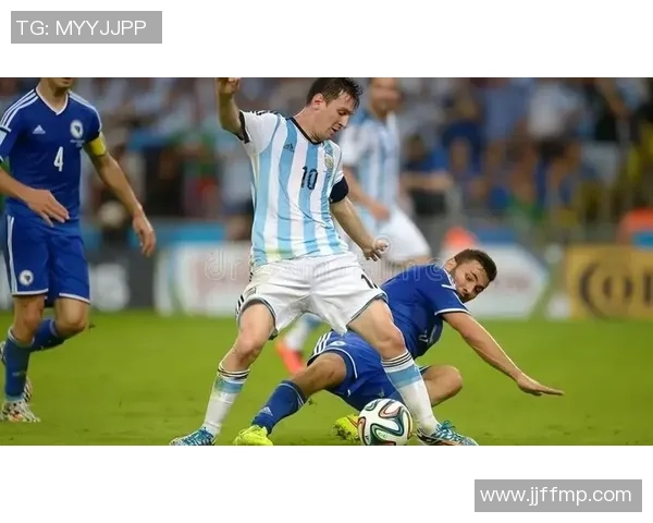 高清足球明星格子照片展示他的风采与魅力尽在其中 高清足球明星格子照片展示他的风采与魅力尽在其中