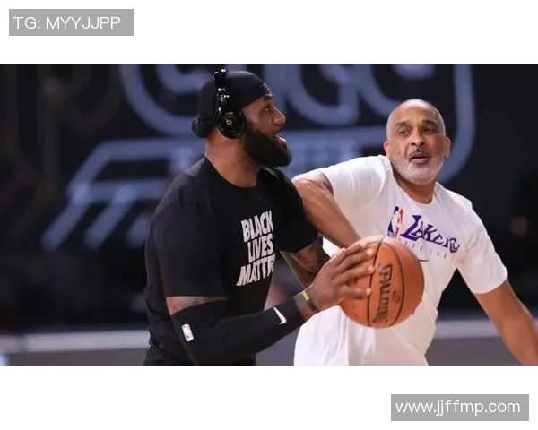 重庆网球队与上海网球队赛后复盘分析灵活性表现与战术调整 重庆网球队与上海网球队赛后复盘分析灵活性表现与战术调整